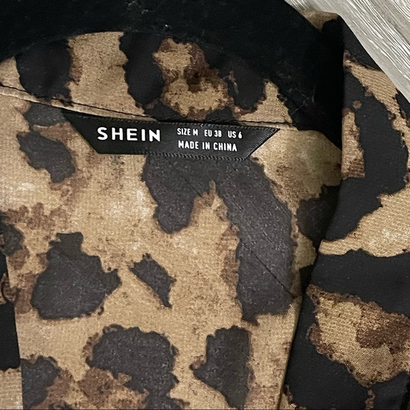 🔵5 For $15🔵 Tie Neck Cheetah Print Top - Picture 5 of 6